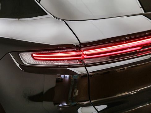 Certified 2024 Porsche Cayenne AWD/4WD image 15