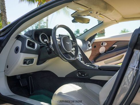 Used 2020 Aston Martin DB11 Volante image 41