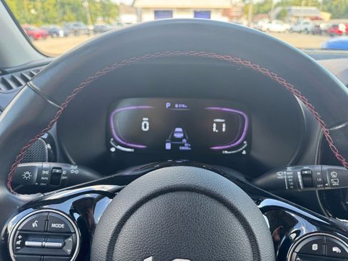 Used 2023 Kia Soul GT-Line w/ GT-Line Technology Package image 11