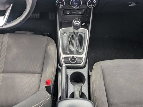 Used 2024 Hyundai Venue SEL FWD image 18