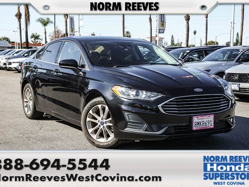 Used 2020 Ford Fusion SE image 1