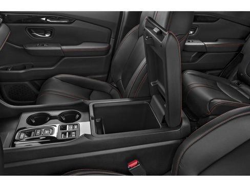 Used 2025 Honda Pilot TrailSport image 10