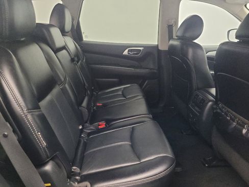 Used 2020 Nissan Pathfinder SL image 19