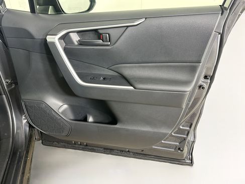 Used 2025 Toyota RAV4 LE AWD/4WD image 30