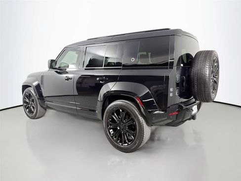 Certified 2026 Land Rover Defender 110 OCTA AWD/4WD image 7
