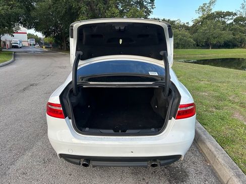 Used 2018 Jaguar XE RWD image 11