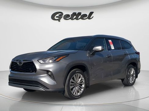 New 2026 Toyota Highlander Platinum image 1