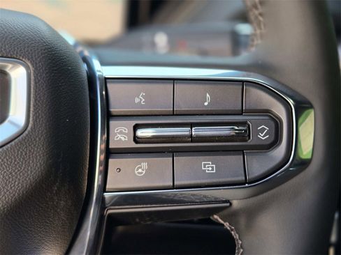 New 2025 GMC Yukon Elevation image 23