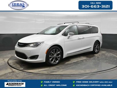 Used 2017 Chrysler Pacifica Limited w/ UConnect Theater Package