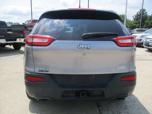 Used 2018 Jeep Cherokee Latitude Plus w/ Comfort/Convenience Group AWD/4WD image 6