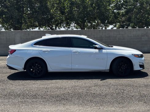 Used 2022 Chevrolet Malibu LT FWD image 2