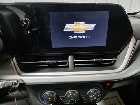 Used 2025 Chevrolet Trax LS w/ LS Convenience Package FWD image 12