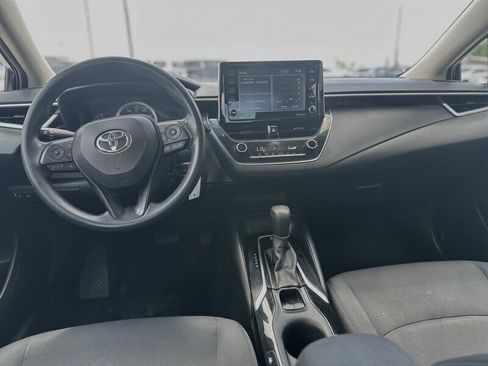 Used 2021 Toyota Corolla LE image 2