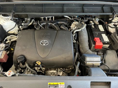 Used 2021 Toyota Highlander L AWD/4WD image 34