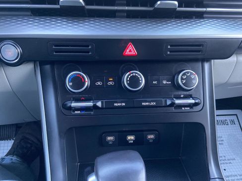 Used 2024 Kia Carnival LX image 21