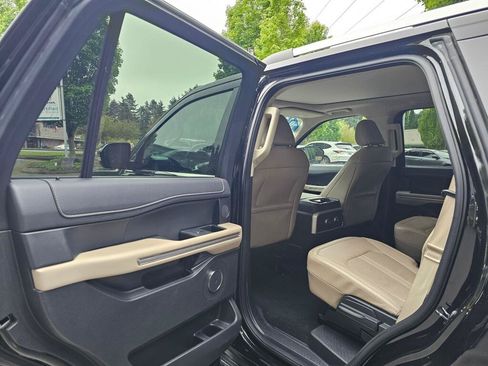 Used 2024 Ford Expedition Limited AWD/4WD image 18