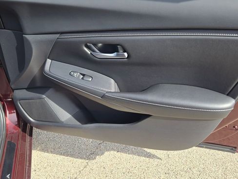 Used 2025 Nissan Sentra SV w/ Trunk Package image 5