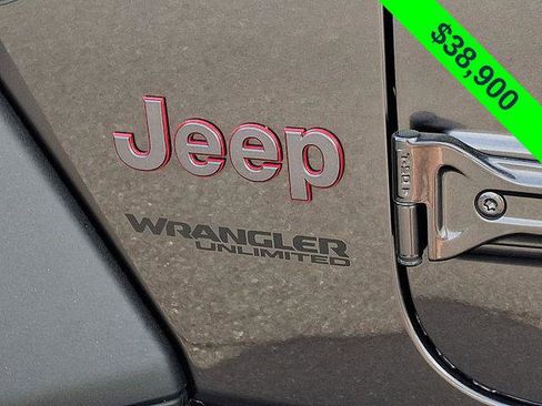 Certified 2022 Jeep Wrangler Unlimited Rubicon w/ Cold Weather Group AWD/4WD image 31