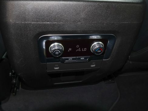 Used 2022 GMC Yukon SLE RWD image 16