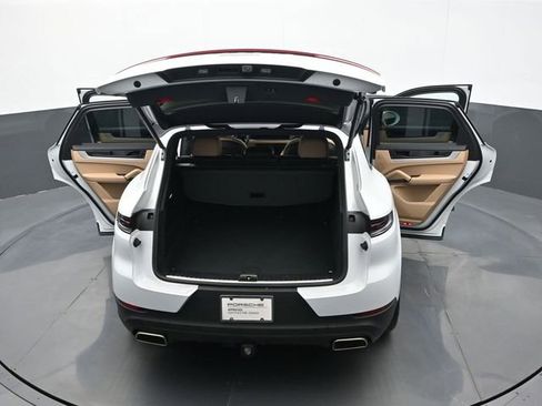 Certified 2025 Porsche Cayenne AWD/4WD image 26