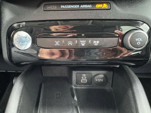 Used 2025 Ford Escape Platinum image 22