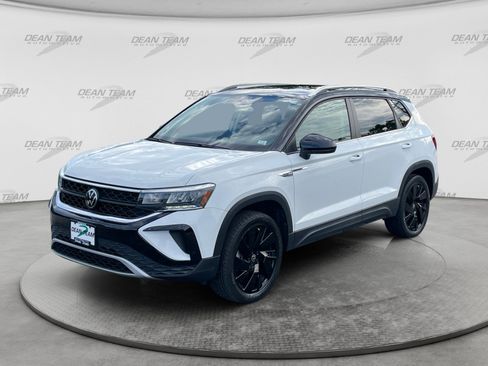 Used 2023 Volkswagen Taos SE AWD/4WD image 3