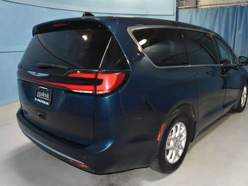 Used 2023 Chrysler Pacifica Touring-L FWD image 31