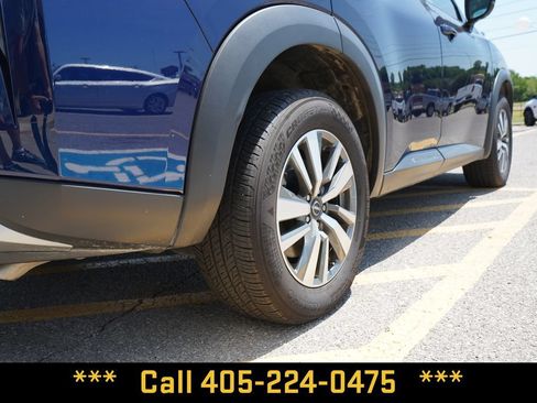 Used 2025 Nissan Pathfinder SL AWD/4WD image 8