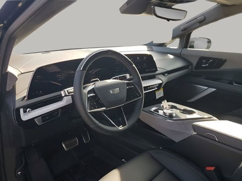 New 2026 Cadillac Optiq Luxury 1 image 30