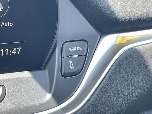 Used 2024 Chevrolet Blazer LT w/ Sound & Technology Package FWD image 23