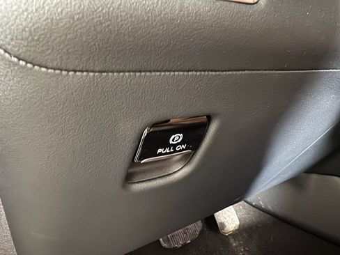 New 2025 Lincoln Navigator L Reserve AWD/4WD image 28