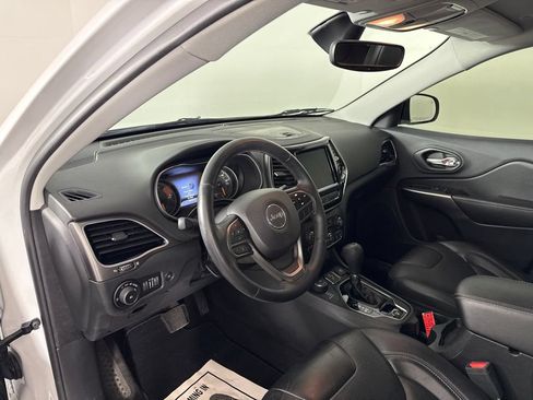 Used 2019 Jeep Cherokee Limited AWD/4WD image 16