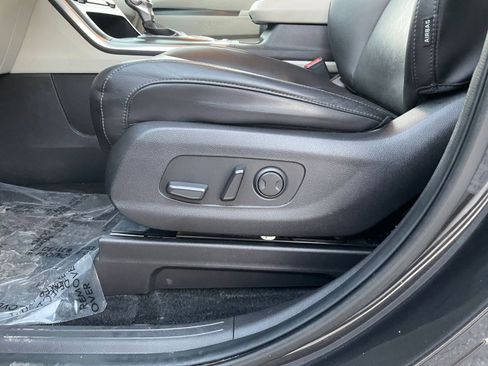 Used 2023 Kia Carnival LX image 24