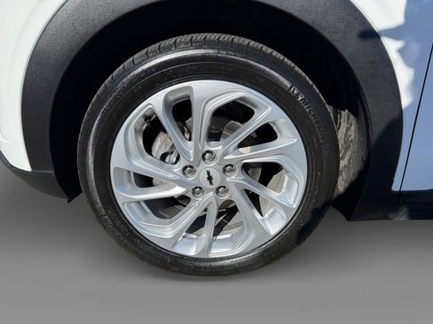 Used 2022 Chevrolet Bolt EUV LT image 9