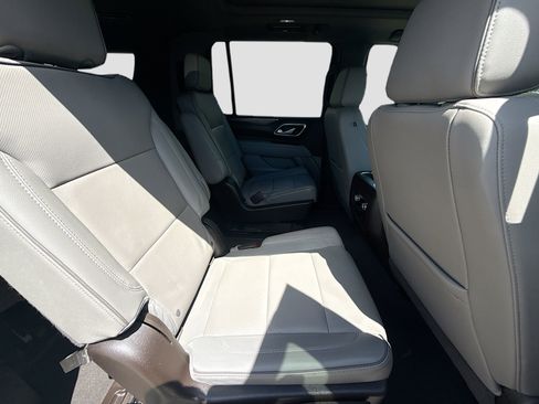 Used 2022 GMC Yukon XL SLT w/ SLT Premium Package AWD/4WD image 26