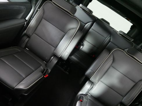Used 2022 GMC Yukon SLT w/ SLT Premium Package AWD/4WD image 12