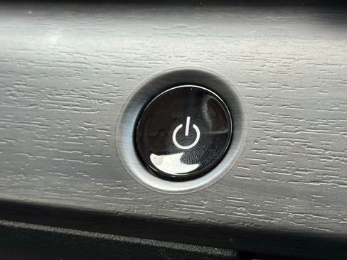 Used 2023 Nissan Ariya FWD image 23