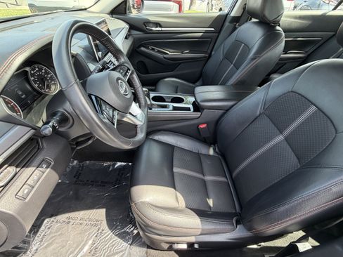 Used 2024 Nissan Altima 2.5 SR FWD image 15