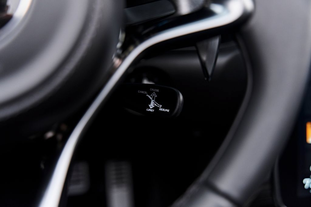 Used 2025 McLaren Artura Spider RWD image 62