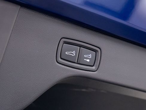 Certified 2025 Porsche Macan 4S Electric image 32