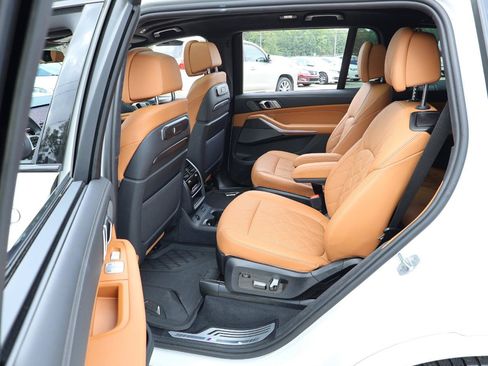 Used 2024 BMW X7 xDrive40i w/ M Sport Package AWD/4WD image 21