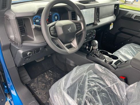 New 2025 Ford Bronco Base image 6