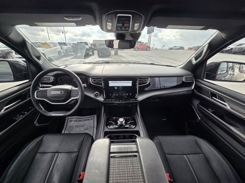 Used 2023 Jeep Wagoneer L Series III w/ Premium Group I image 30