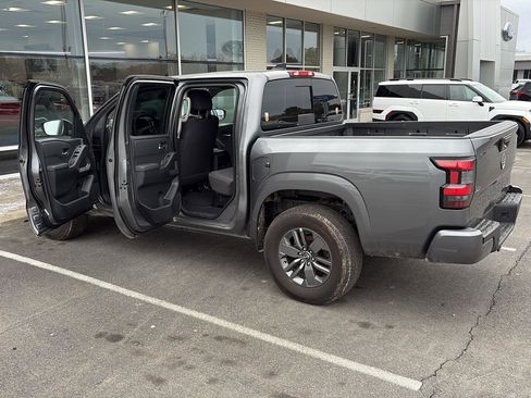 Used 2025 Nissan Frontier SV image 7