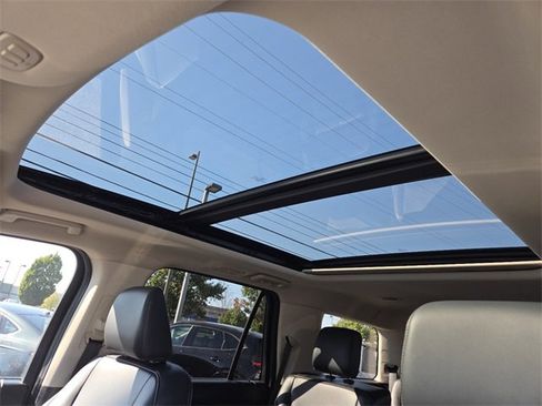 Certified 2022 Ford Expedition XLT image 3