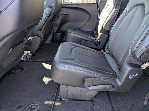 New 2026 Chrysler Pacifica Select image 24