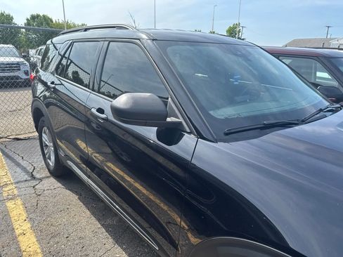 Used 2024 Ford Explorer XLT AWD/4WD image 7