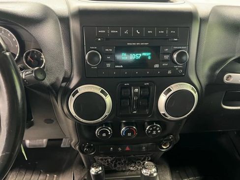 Used 2014 Jeep Wrangler Unlimited Sahara w/ Max Tow Package image 10