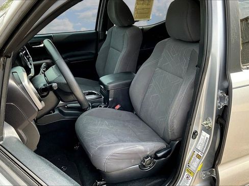 Used 2016 Toyota Tacoma TRD Sport image 22