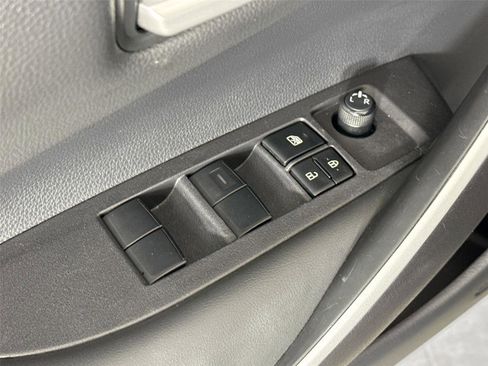 Used 2025 Toyota Corolla SE image 31